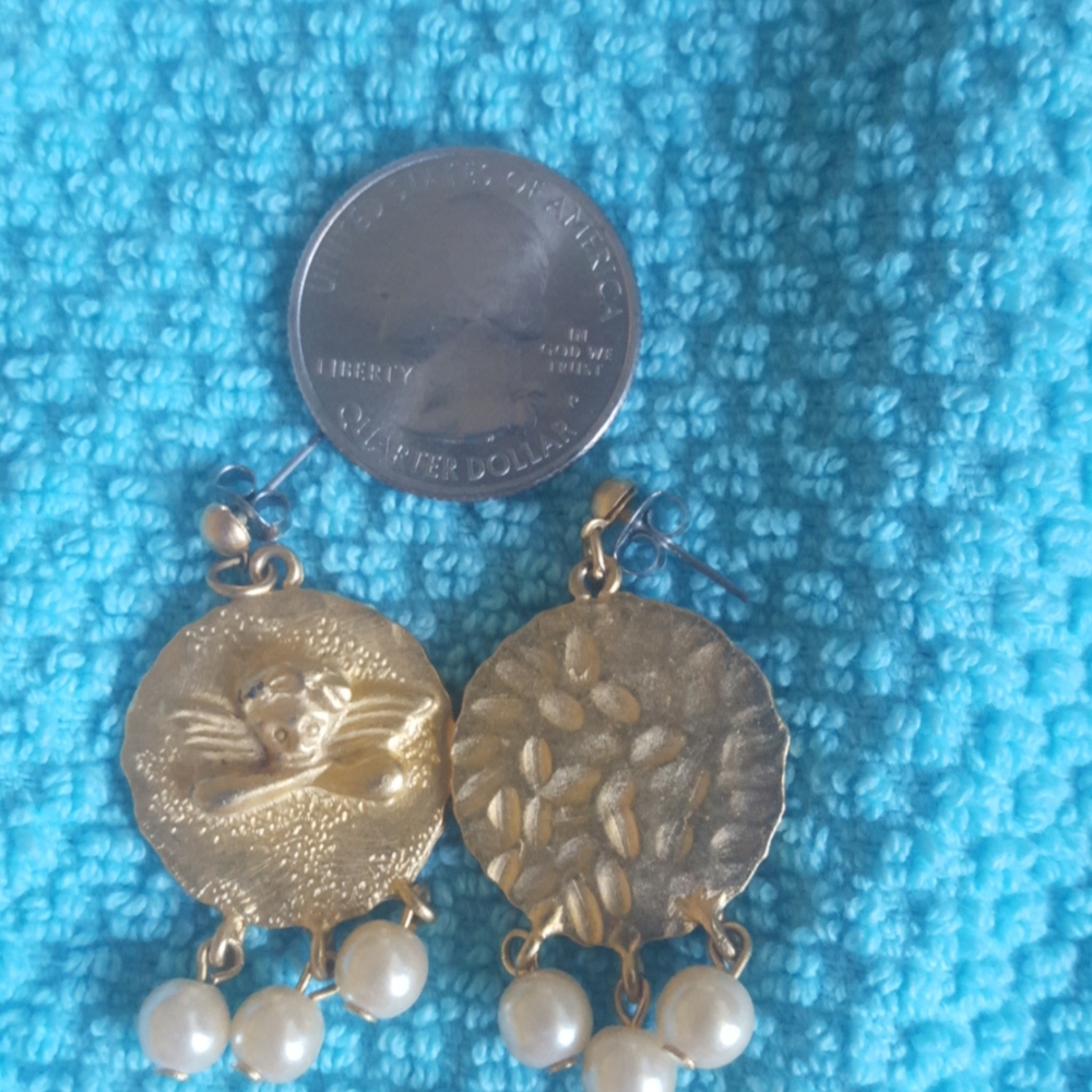 Angel with Pearl Earrings